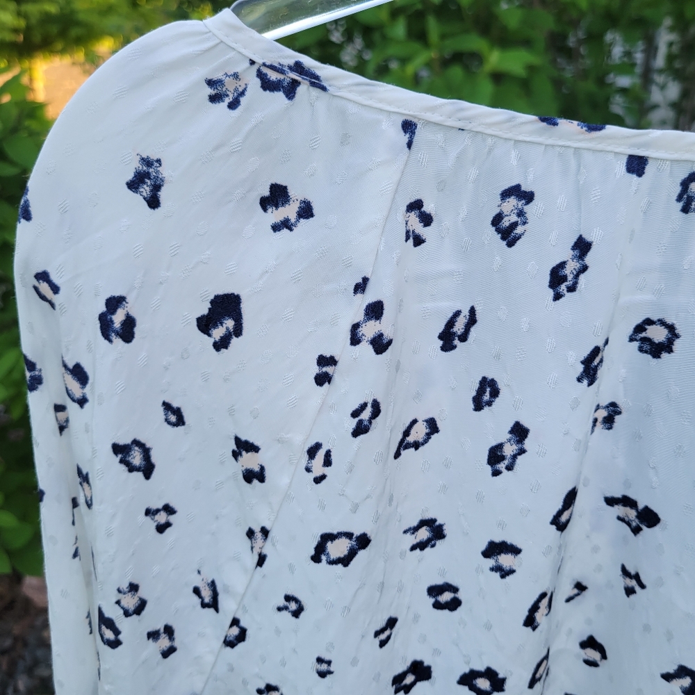 Belldini size Large boho Navy & white Cheetah print bell sleeve V Neck blouse - Picture 12 of 14